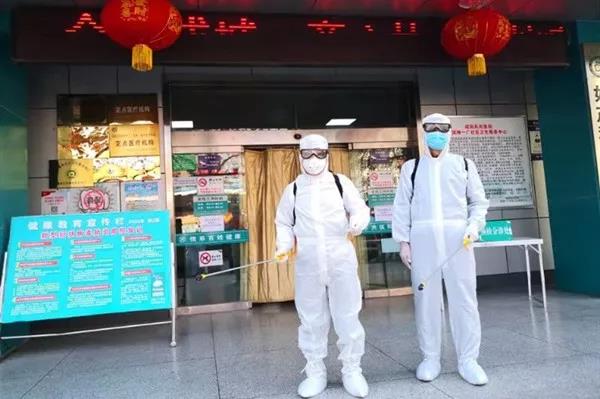 304am永利集团，党旗在防疫一线飘扬